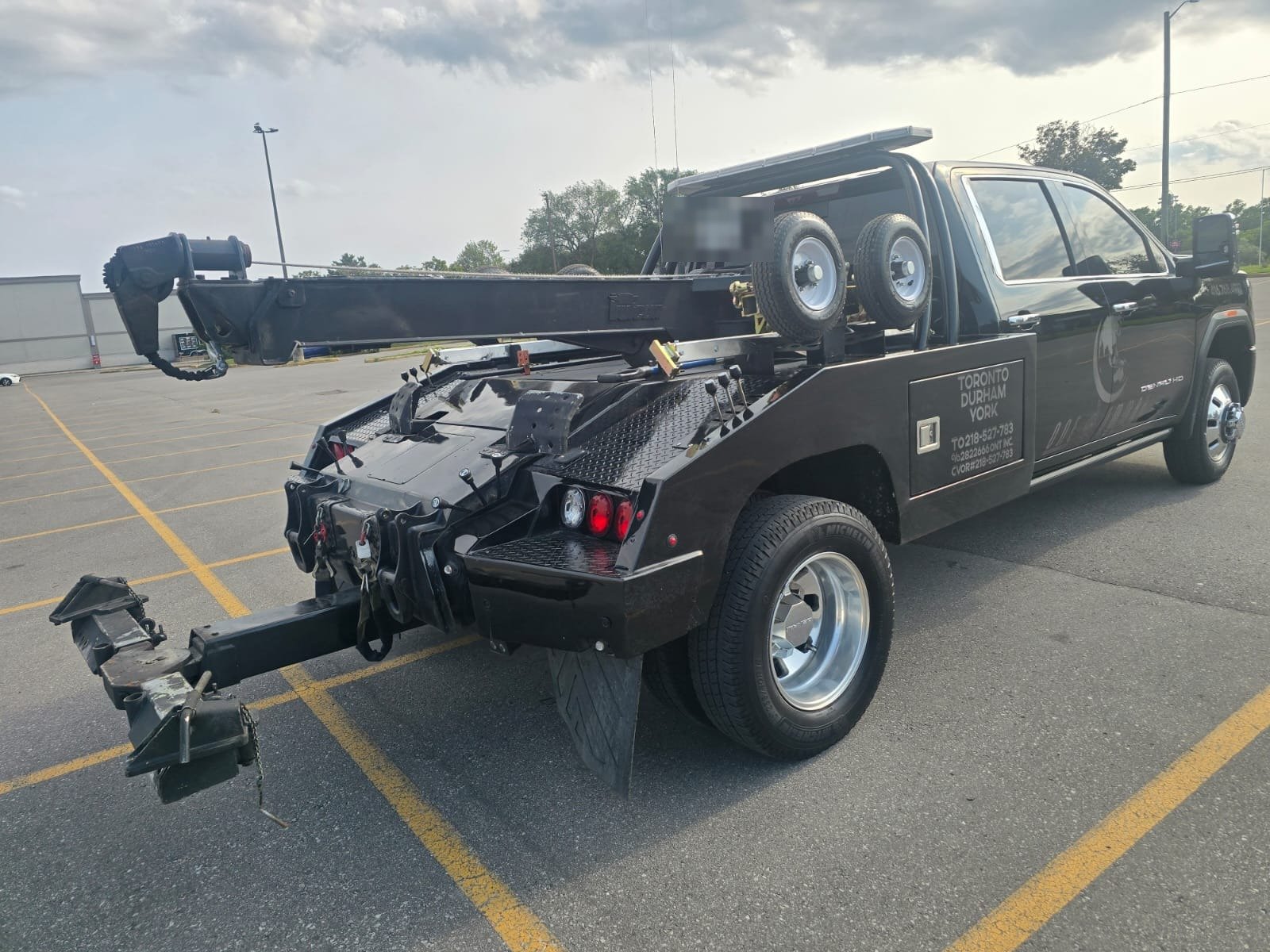 Wheel lift extended and ready to hook up a vehicle