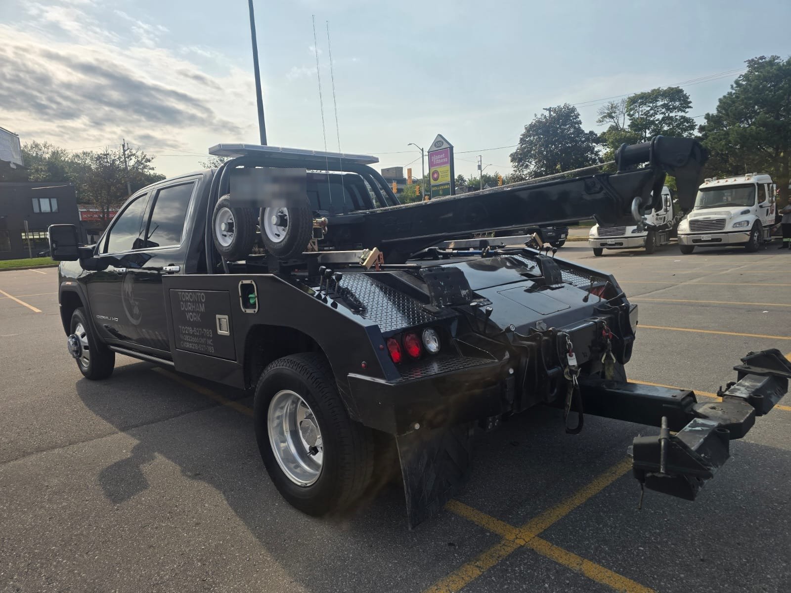 One Ummah Towing truck operating across the Greater Toronto Area